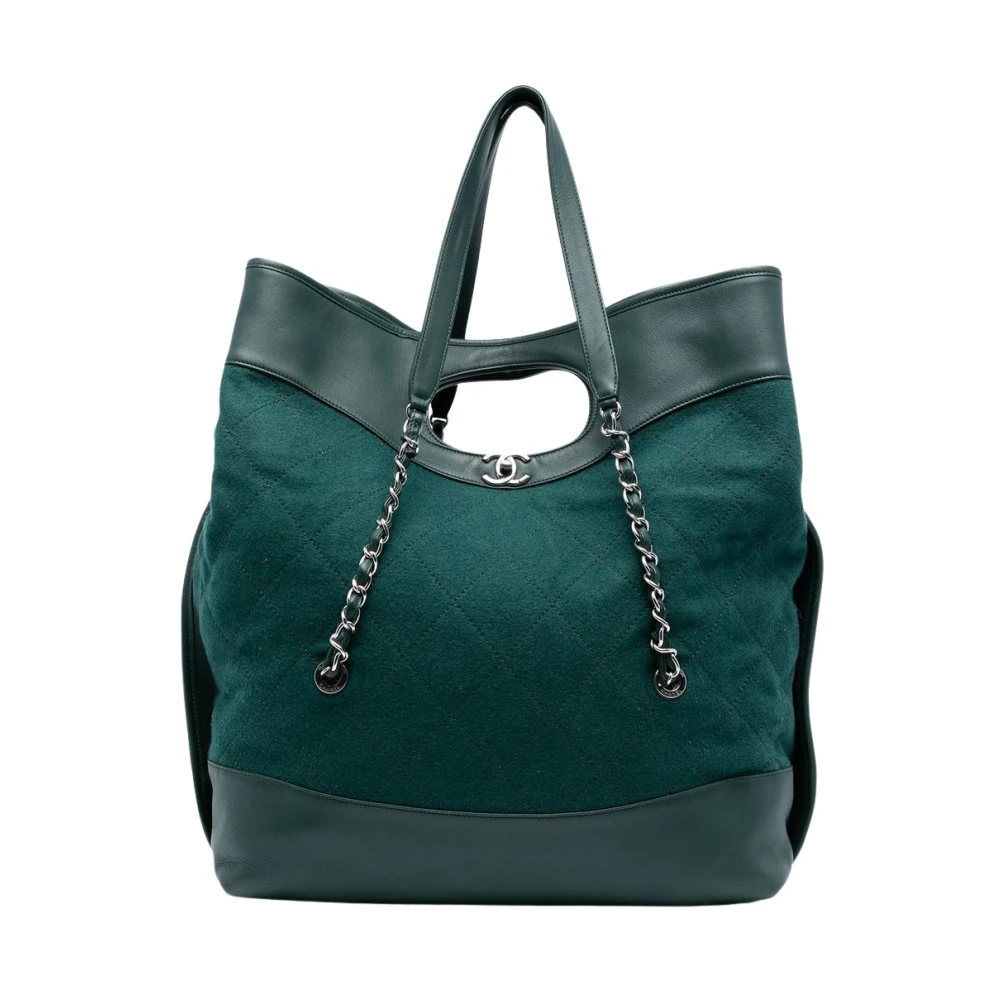 Chanel Vintage Women's Green Pre-Owned Quilted Tote Bag