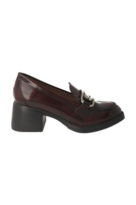 rod-laderloafer-med-metallisk-detalj