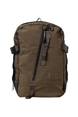 black-backpack-with-multiple-compartments