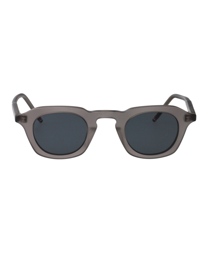 lunettes-de-soleil-a-la-mode-pour-un-style-elegant
