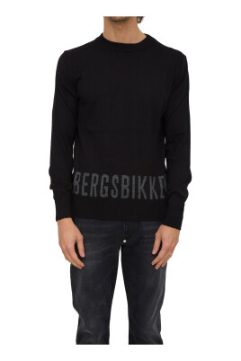 black-shirt