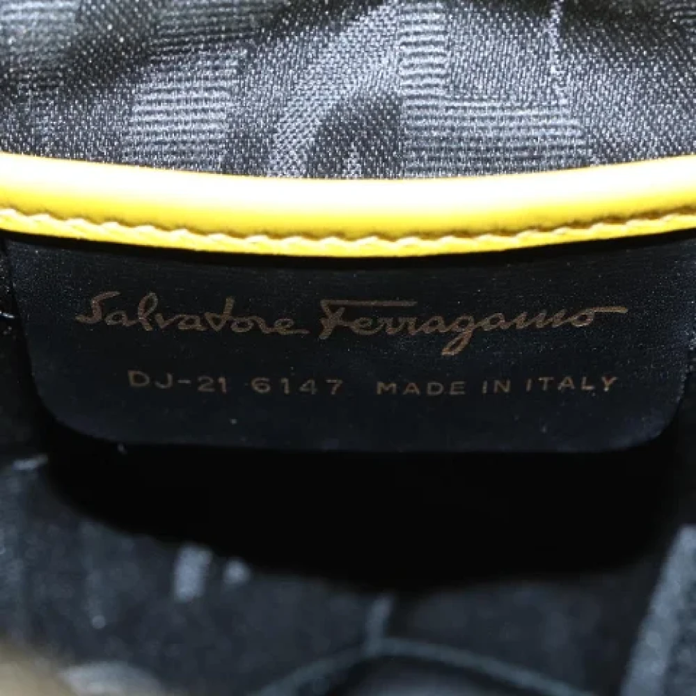 Salvatore Ferragamo Pre-owned Suede backpacks Yellow Dames