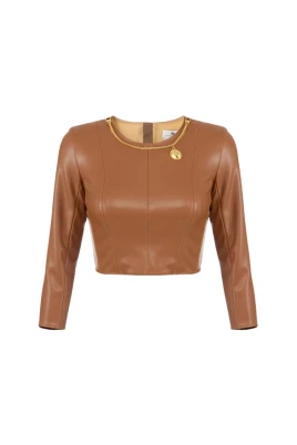 Top med halsband och berlock