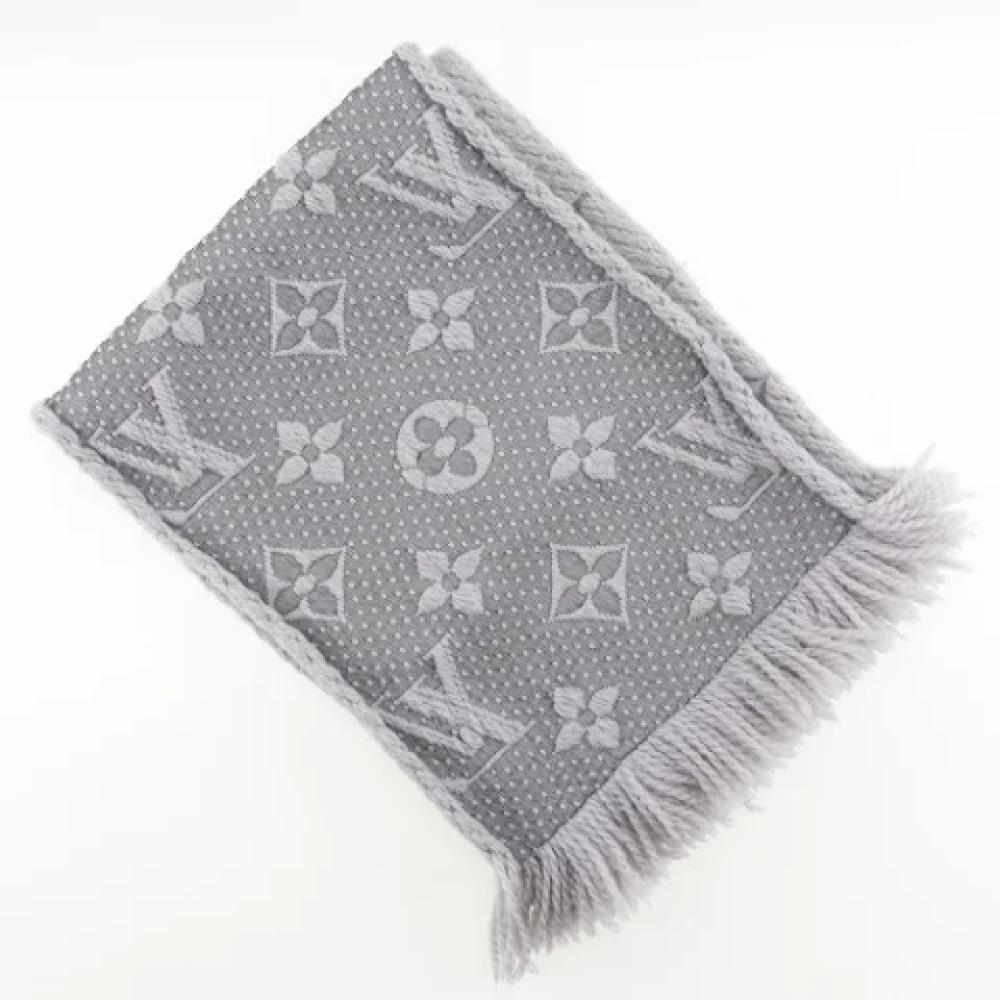 Louis Vuitton Vintage Pre-owned Wool scarves Gray Dames