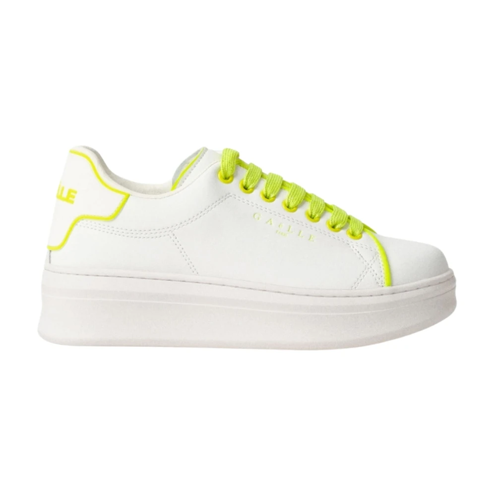 Gaëlle Paris Gele rubberen sneakers met patch Dames Schoenen Geel