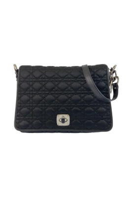 pre-owned-canvas-crossbodyvskor