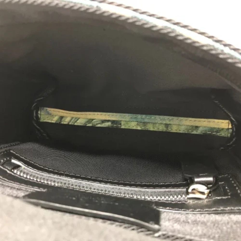 Valentino Vintage Pre-owned Fabric shoulder-bags Green Dames