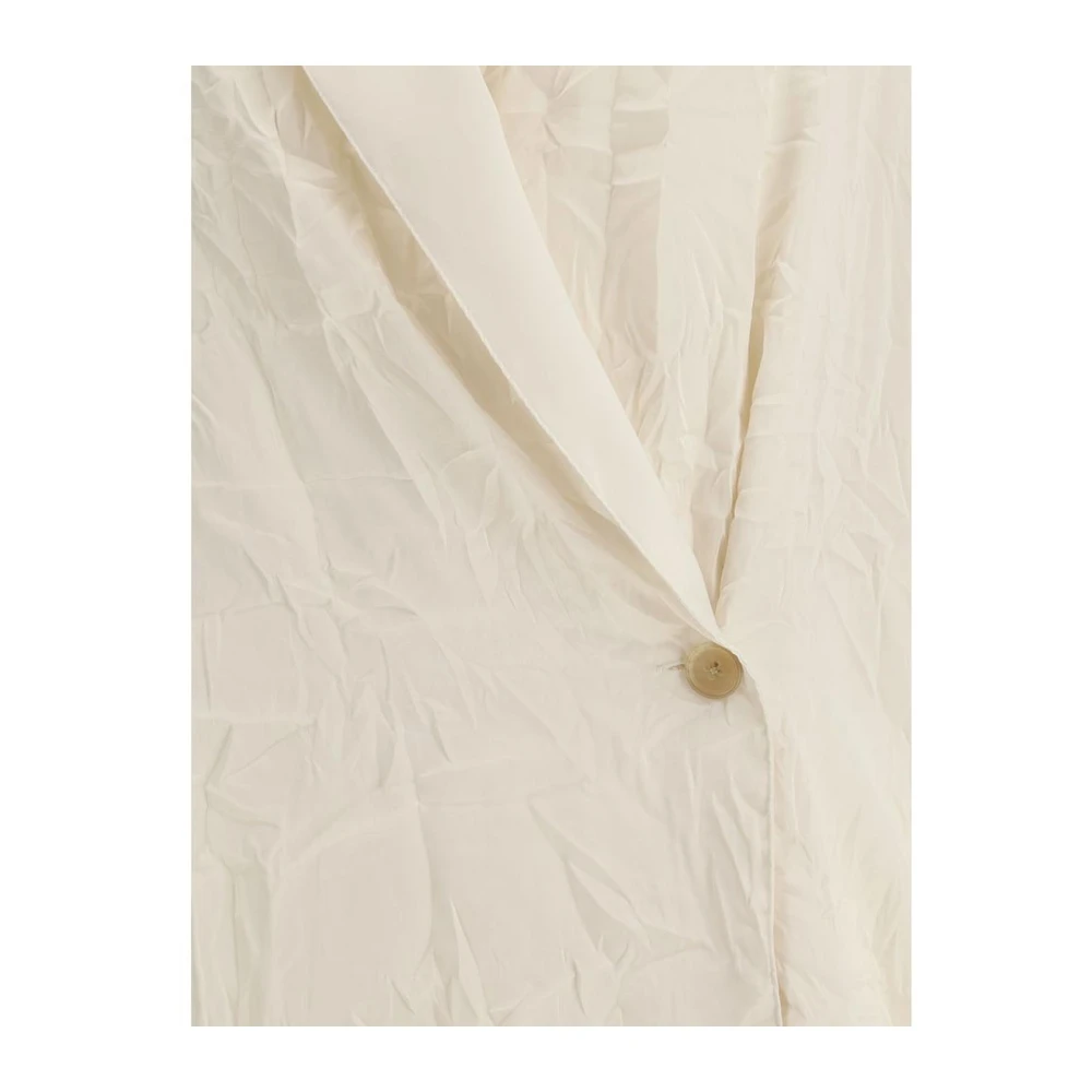 Khaite Gekreukelde Monochrome Shirt met Klassieke Kraag Beige Dames
