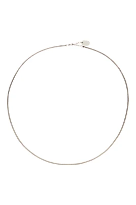 Långt halsband med kedja i metall
