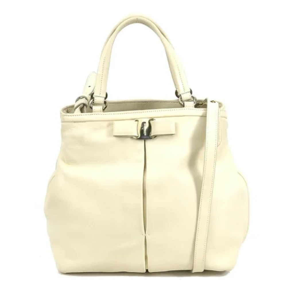 Salvatore Ferragamo Pre-owned Leather handbags Beige Dames