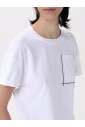 t-shirt-blanc-avec-poche-style-elegant