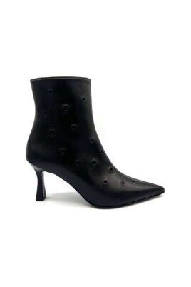 black-leather-ankle-boot-with-studs