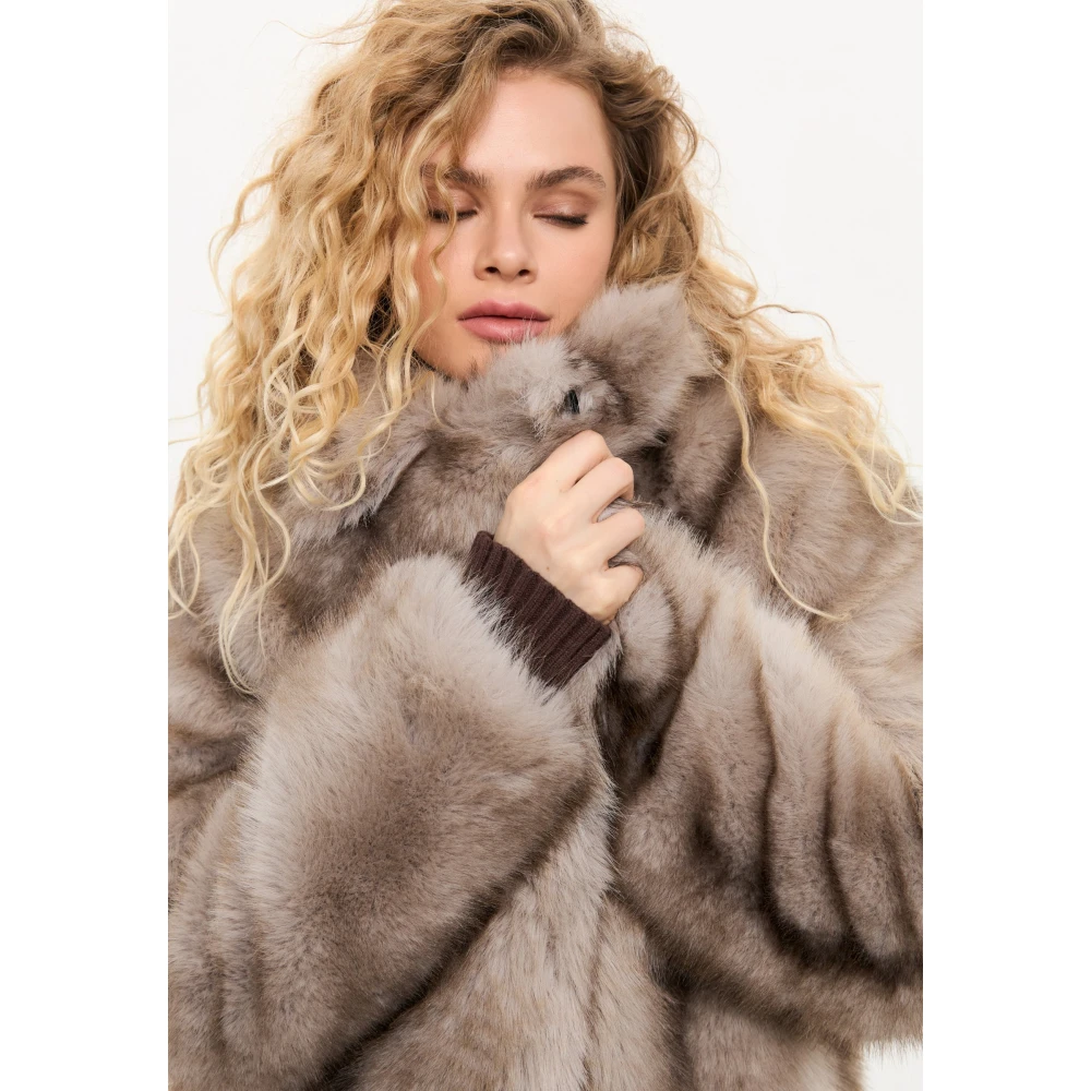 Cesare Gaspari Elegante Bruine Nep Bontjas Luxe Winterkleding voor Vrouwen Bruin Brown Dames