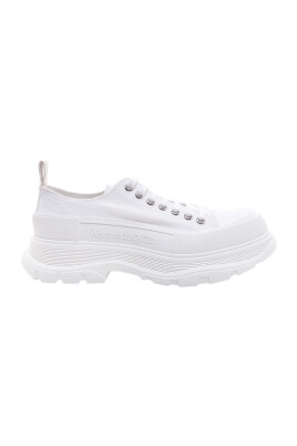 canvas-sneakers-with-contrasting-laces