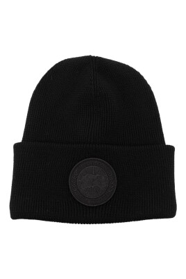 black-ribbed-knit-beanie