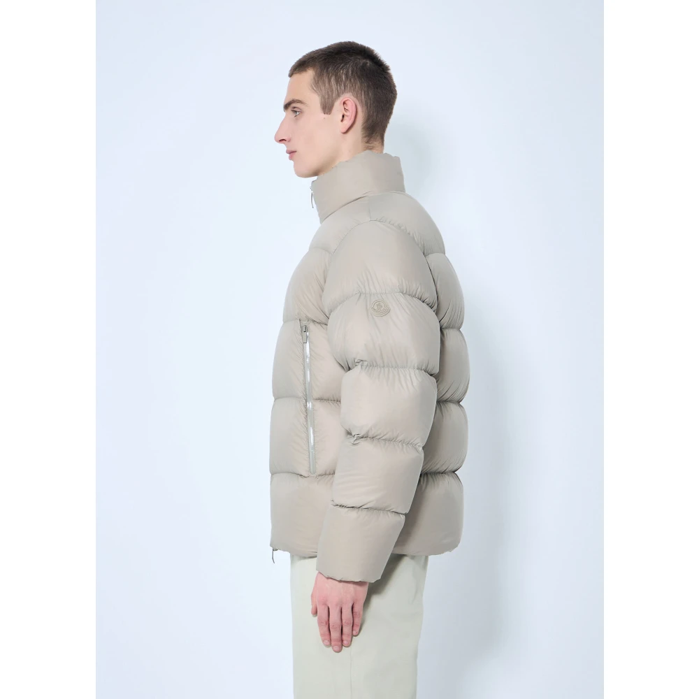 Moncler Gewatteerd donsjack met logopatch Beige Heren