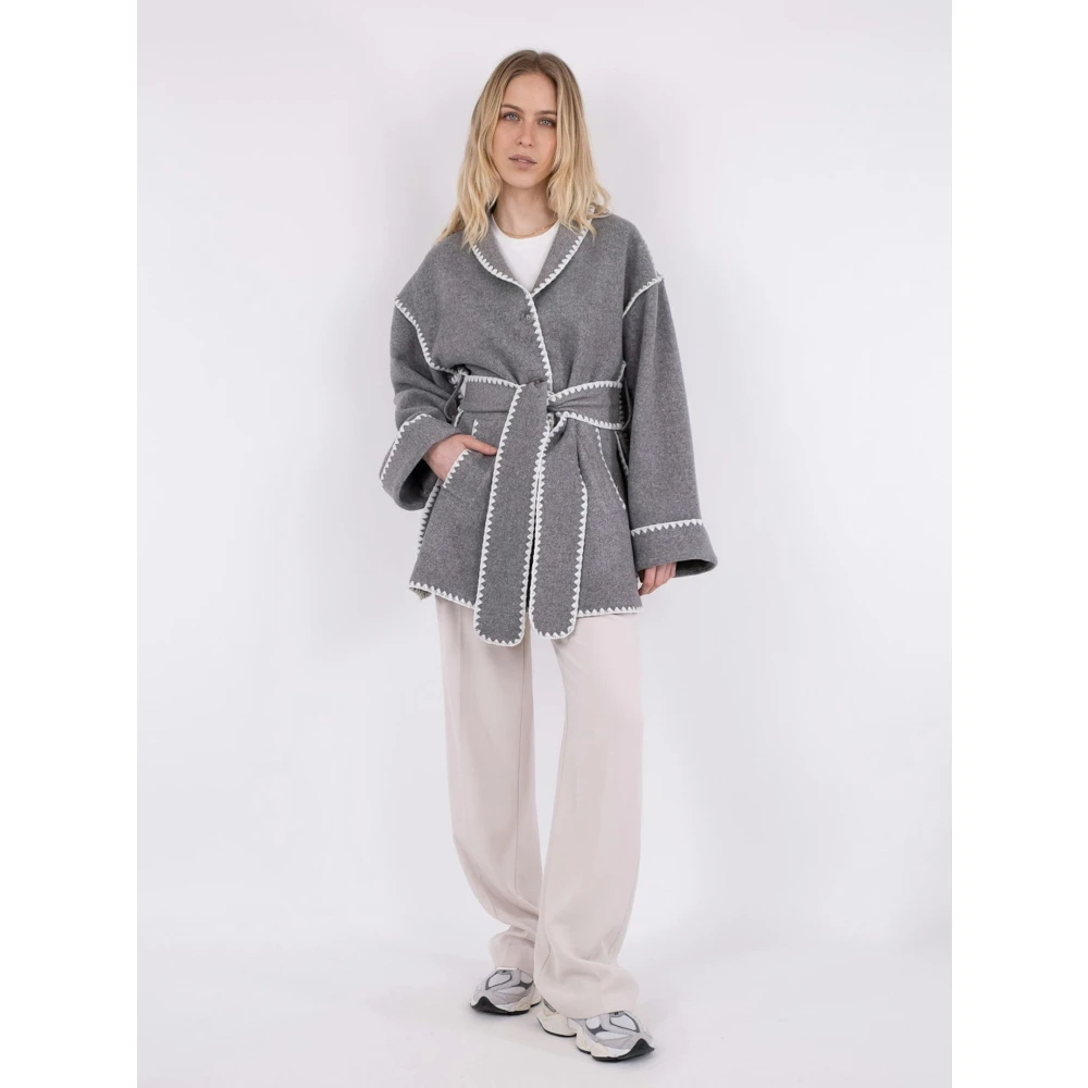 NEO NOIR Stijlvolle Wollen Jas met Strikband Gray Dames