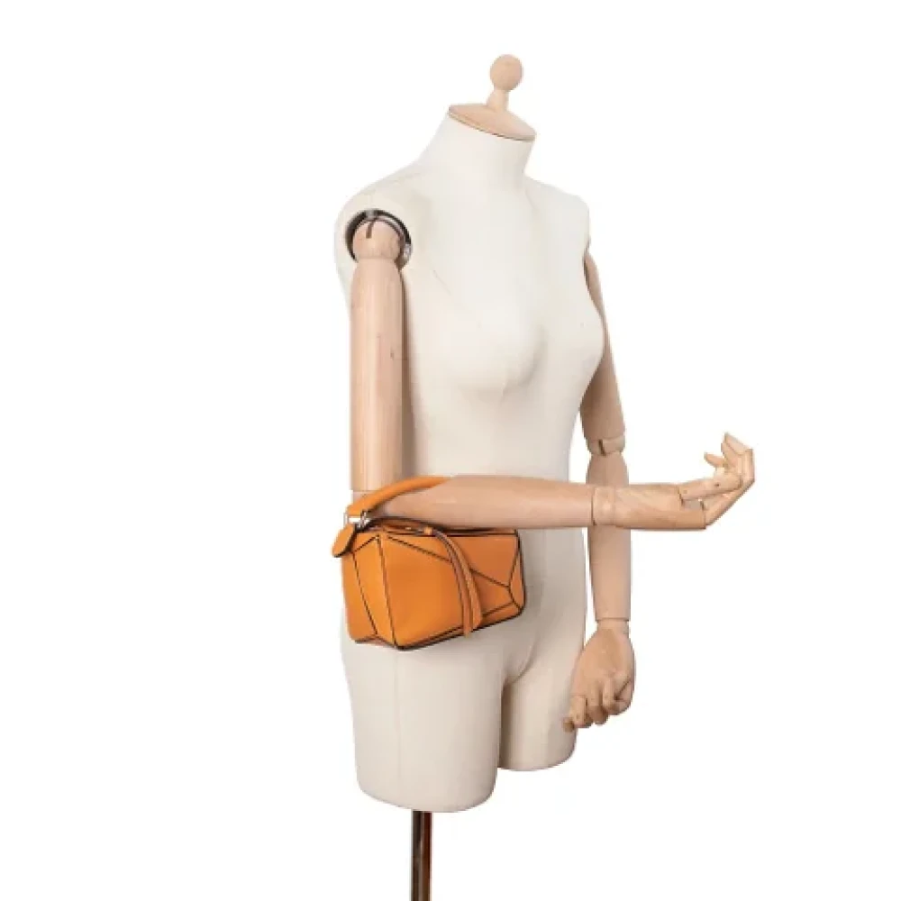 Loewe Pre-owned Leather handbags Orange Dames
