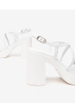 sandales-blanches-en-cuir-avec-plateforme