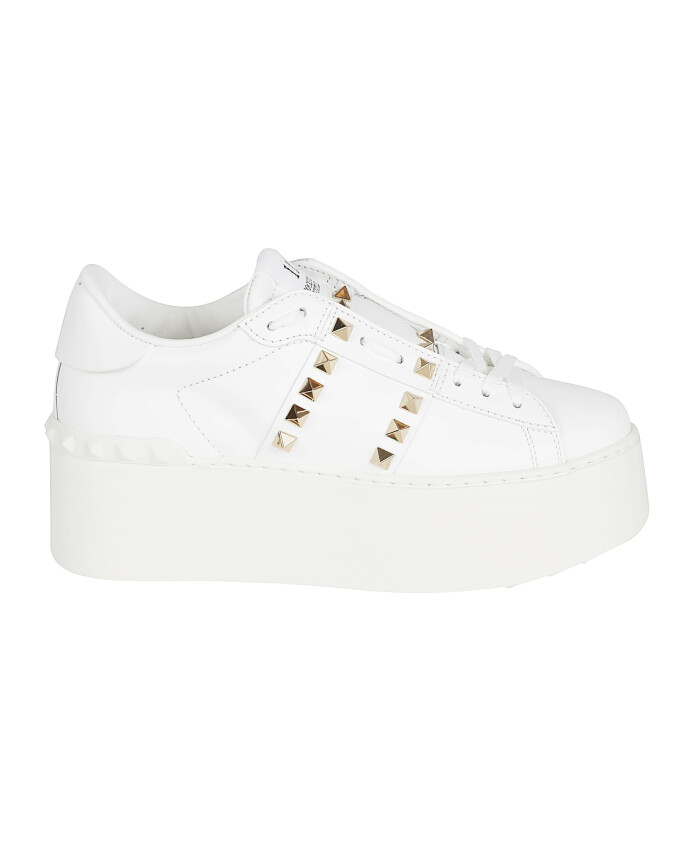 white-sneakers-for-a-stylish-look