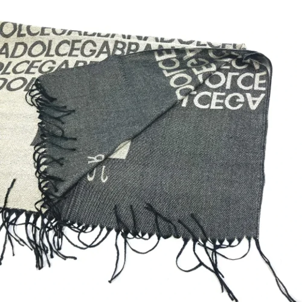 Dolce & Gabbana Pre-owned Wool scarves Gray Dames