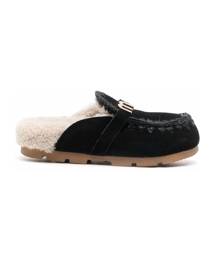 mules-decontractees-en-cuir-noir