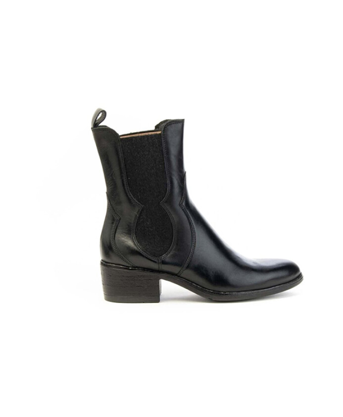 bottines-en-cuir-avec-semelle-en-caoutchouc