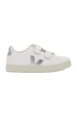 chaussure-blanche-a-la-mode-sv0520956c