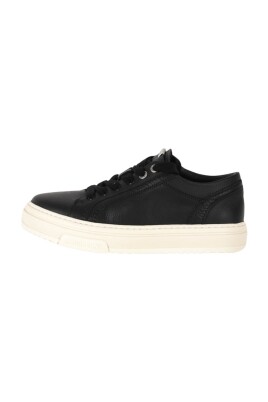 low-top-leather-sneakers