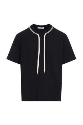 black-t-shirt-with-modern-aesthetic