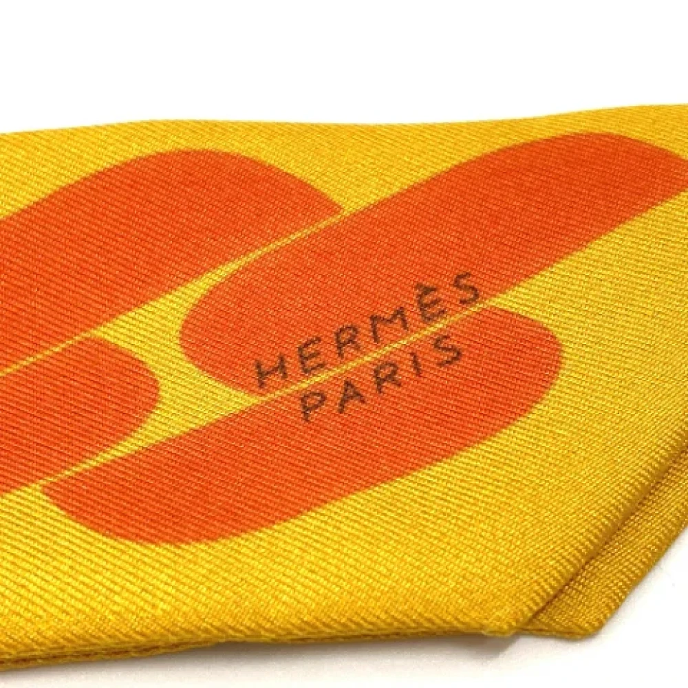Hermès Vintage Pre-owned Silk scarves Orange Dames