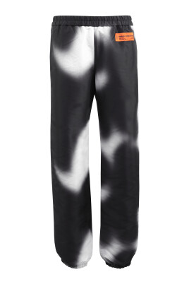 blur-spray-trackpant