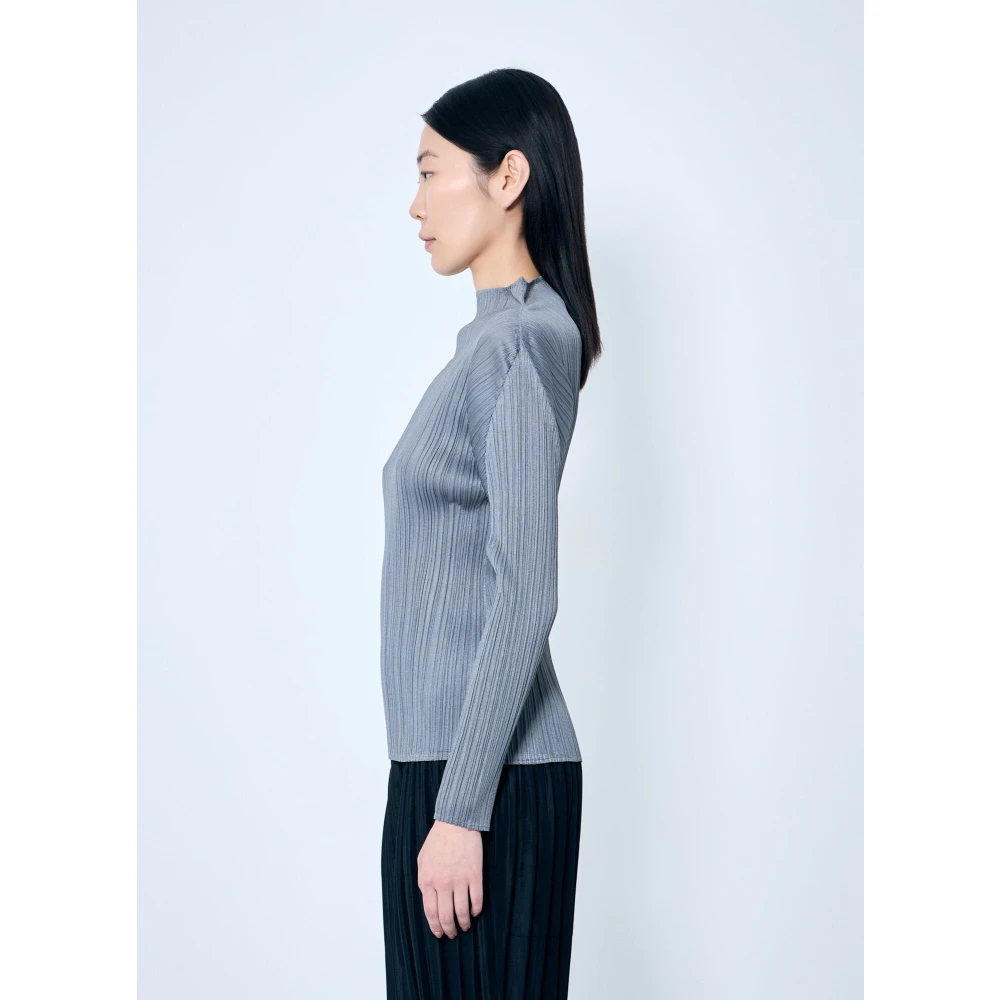 Issey Miyake Geplooide top met hoge hals en lange mouwen Gray Dames