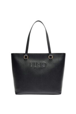 chic-shoulder-bag-in-black