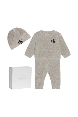 sporty-baby-set-with-hat-gift-packaging