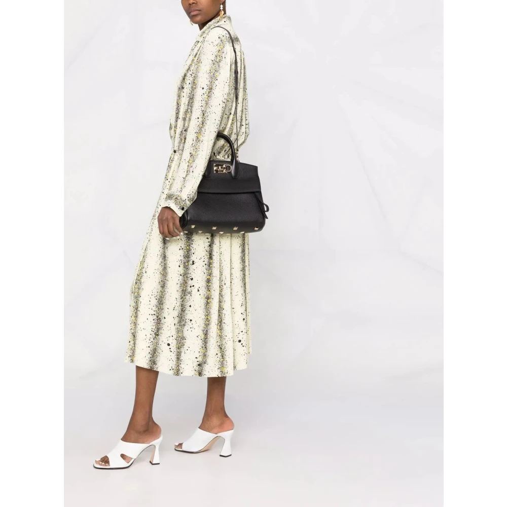 Salvatore Ferragamo Zwarte Schoudertas voor Vrouwen Black Dames