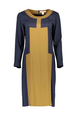robe-femme-en-viscose-bleue-avec-une-touche-moderne