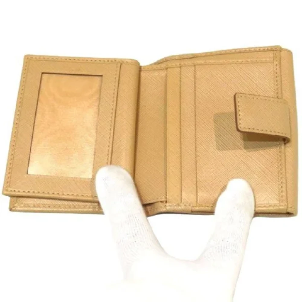 Salvatore Ferragamo Pre-owned Leather wallets Beige Dames