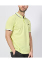 polo-jaune-avec-details-contrastes