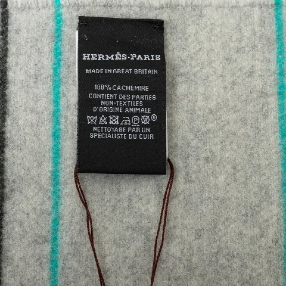 Hermès Vintage Pre-owned Fabric scarves Gray Dames