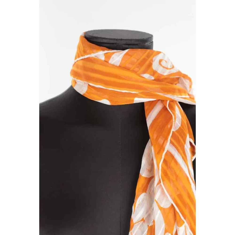 Yves Saint Laurent Vintage Pre-owned Silk scarves Orange Dames