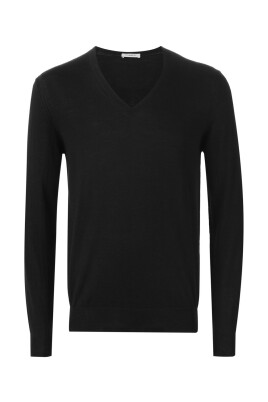 pull-en-laine-noir-a-col-en-v-aw25