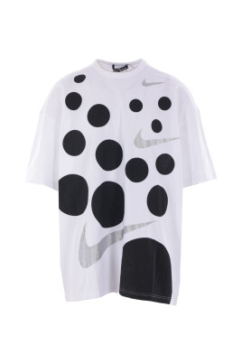 oversize-t-shirt-with-polka-dots