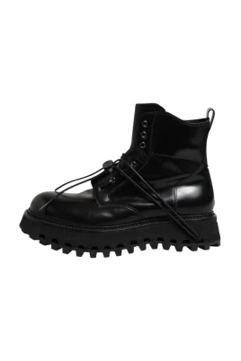 Ankelboots med logotyp och snörning