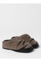 sandales-mules-en-daim