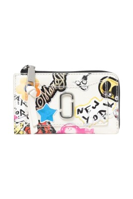 portefeuille-compact-rouge-avec-sticker-snapshot