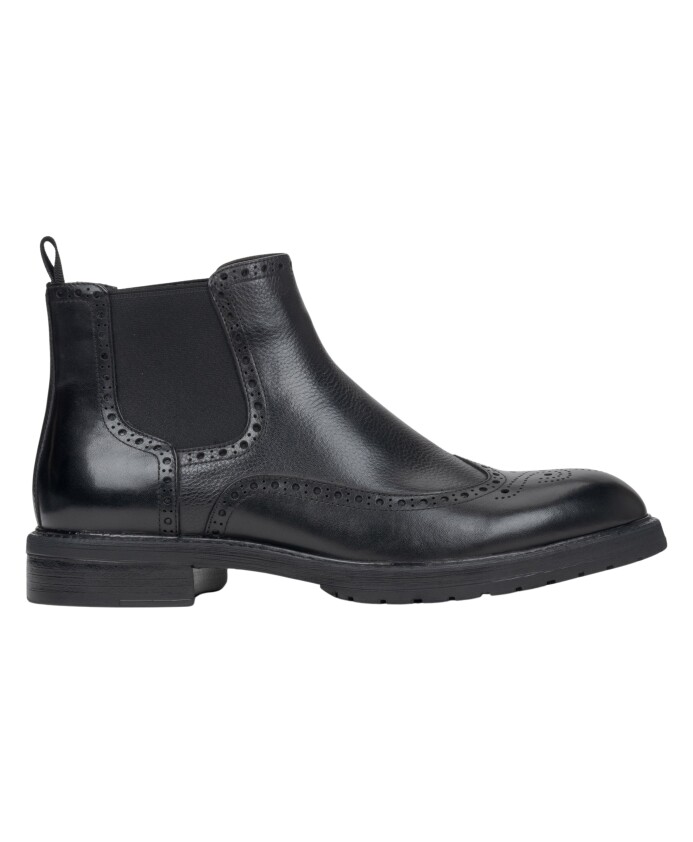 bottines-chelsea-en-cuir-noir-avec-perforations-d-inspiration-folk