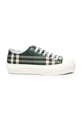 sneakers-vertes-avec-impression-logo