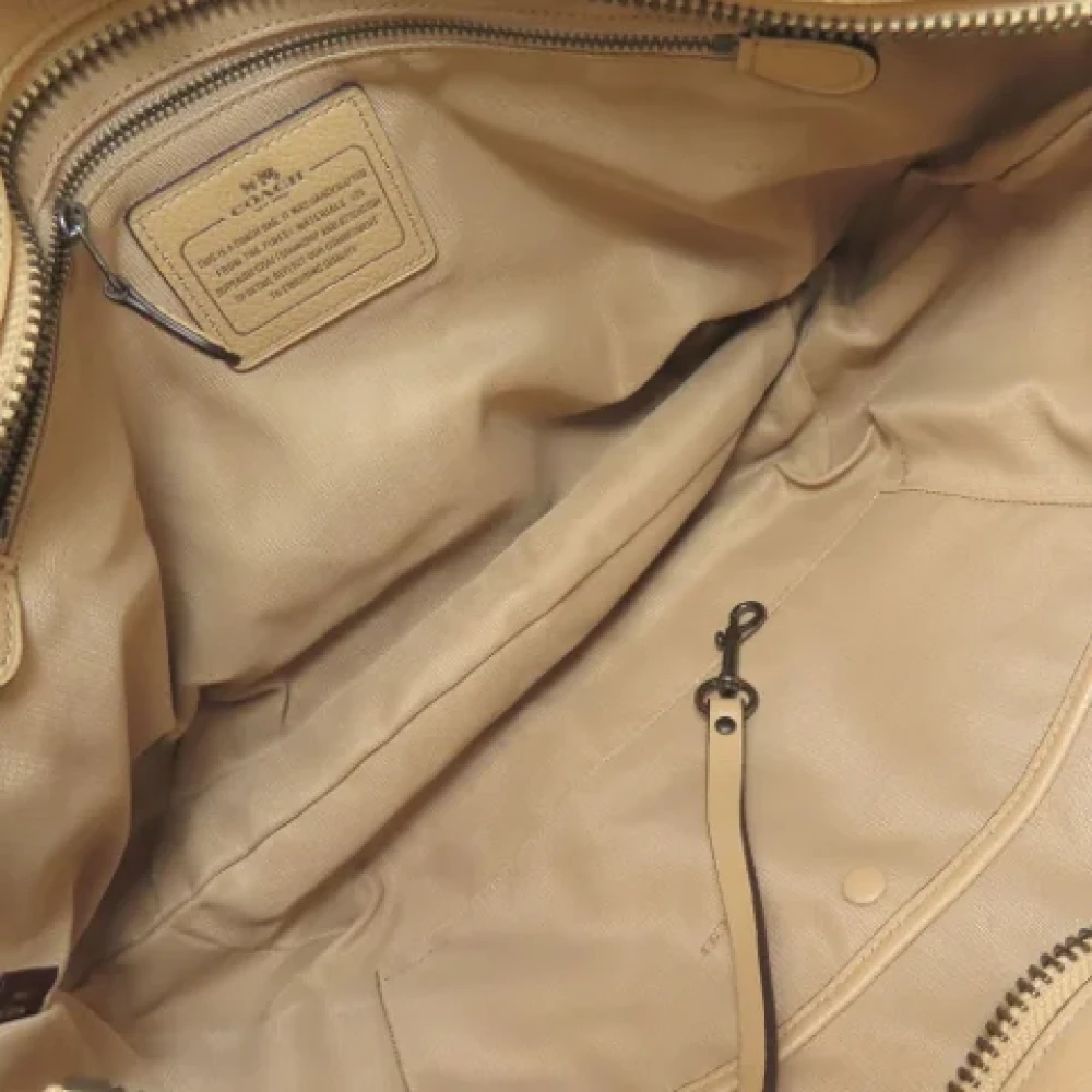 Coach Pre-owned Leather shoulder-bags Beige Dames