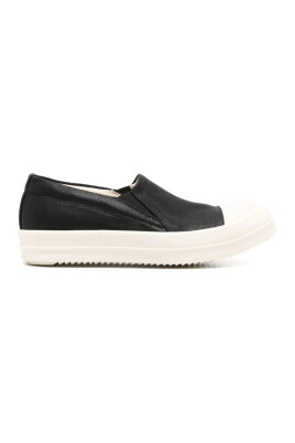 black-shadow-sneakers-rubber-sole